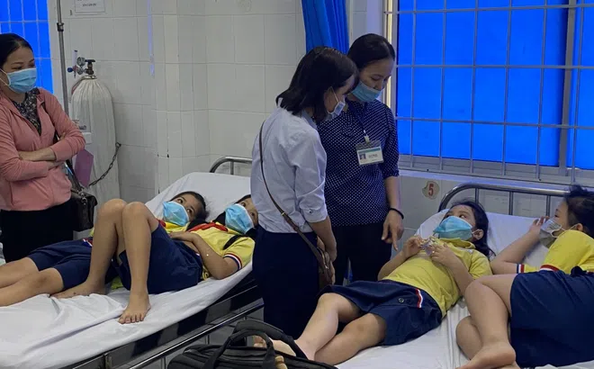 Gần 40 học sinh tiểu học phải nhập viện cấp cứu nghi ngộ độc thực phẩm