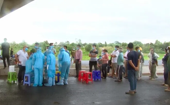 Ghi nhận nhiều ca COVID-19 trong nhóm công nhân, Tiền Giang xét nghiệm khẩn