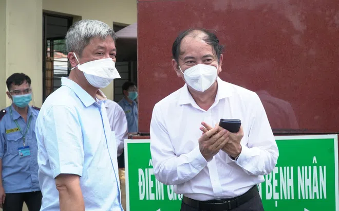 Thứ trưởng bộ Y tế làm việc với bệnh viện Bệnh nhiệt đới TP.HCM sau 22 ca nhiễm Covid-19