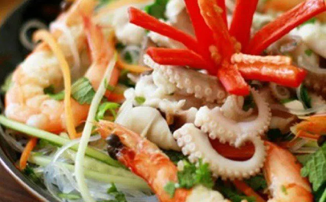 Món ngon cuối tuần: Đổi vị với món miến trộn hải sản kiểu Thái