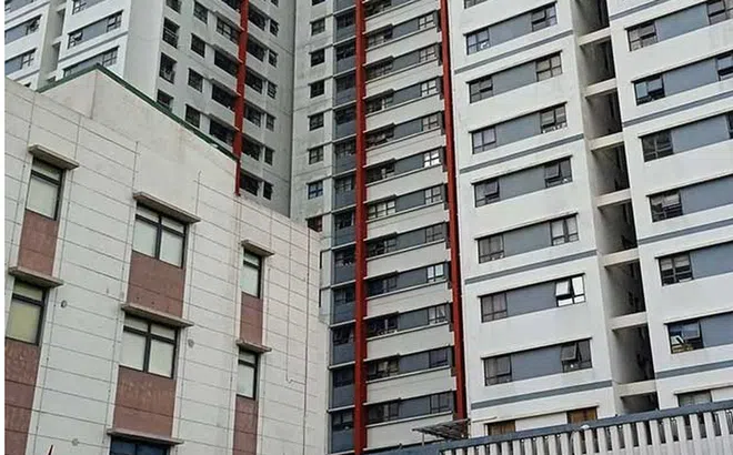 Hà Nội: Bé trai rơi từ tầng 6 chung cư xuống dưới tử vong