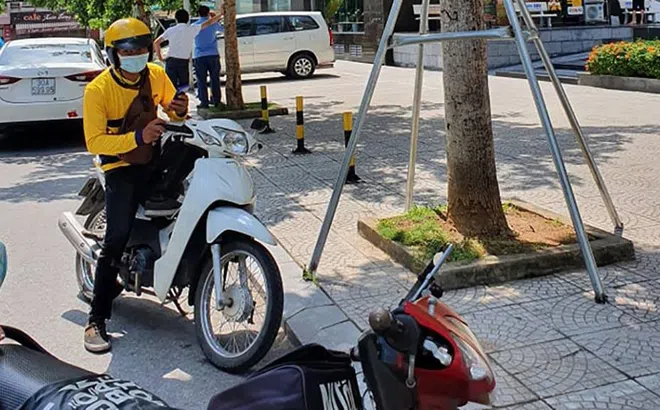 Hà Nội cấm shipper hoạt động trong thời gian giãn cách phòng dịch COVID-19