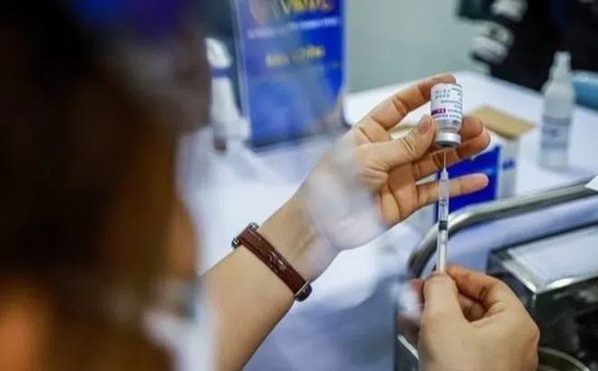 Bà Rịa-Vũng Tàu: Kiểm điểm chủ tịch xã “ưu ái” cho vợ con tiêm vắc xin