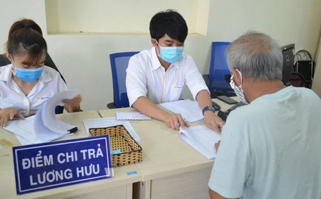 Hướng dẫn cách xác định tuổi nghỉ hưu sớm do tinh giản biên chế