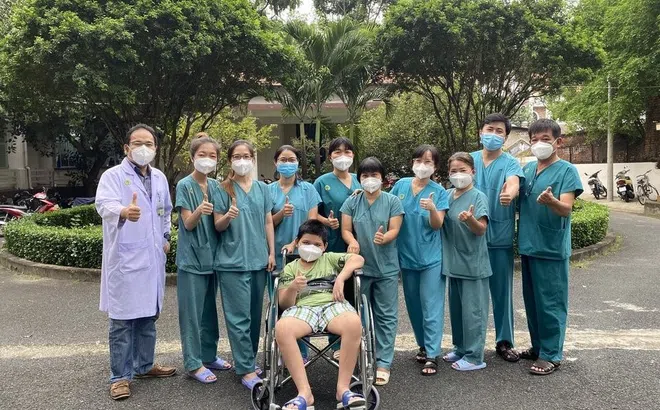 Cứu sống 2 bệnh nhi nguy kịch do mắc Covid-19