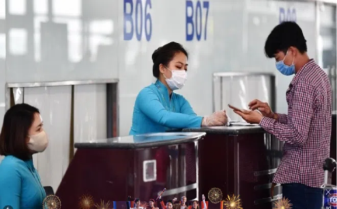 Vì sao giá vé máy bay Tết rẻ mà vẫn ế?