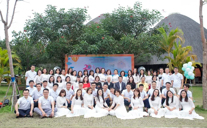 23 + 3+ 1 = Lớp Chuyên văn – Niên khóa 1997 -2000