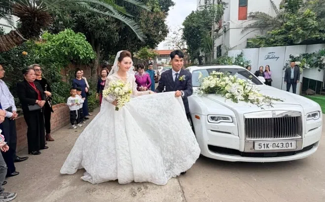 Đám cưới MC Mù Tạt - Đức Huy: Mẹ vợ gây sốt với bài thơ tặng con rể ngay trong bữa tiệc ấm cúng