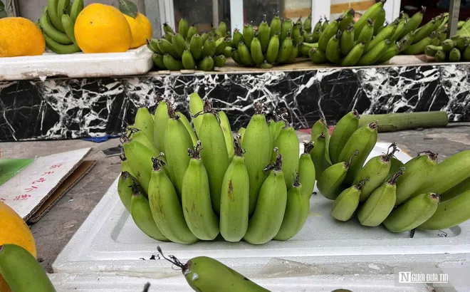 "Nóng mặt" giá chuối Tết tăng lên từng ngày, gần triệu đồng một nải