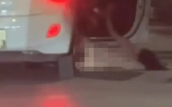 Người phụ nữ khỏa thân rơi khỏi xe ô tô đang chạy ở Nghệ An nói lý do khiến "mình trần như nhộng"