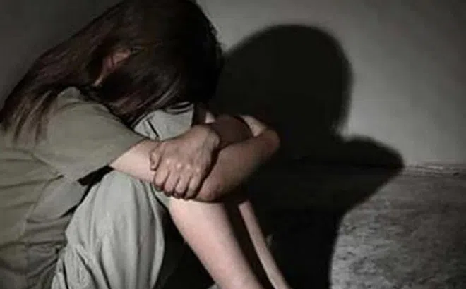 15 năm tù cho gã đàn ông nhiều lần hiếp dâm con gái của “nhân tình”