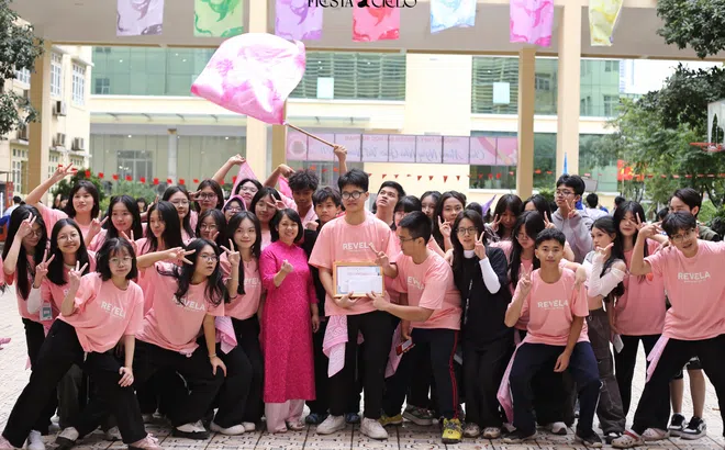 “Flashmob Day”: Sắc màu và năng lượng tuổi trẻ tại Chuyên Sư phạm