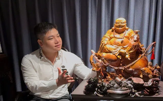 Nhà sưu tầm Thái Hoàng chia sẻ về tác phẩm gỗ độc bản “Di Lặc Phúc Tài Hội Tụ”