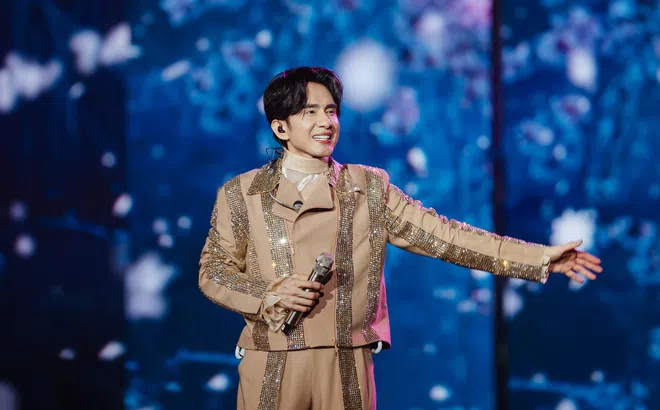 Đan Trường xúc động trong live concert 30 năm ca hát: "Khán giả cũng là thanh xuân của tôi"