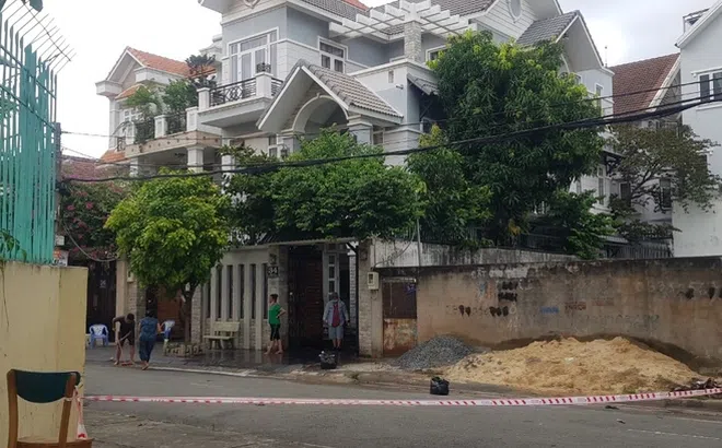 Truy bắt đối tượng mặc áo Grab nghi đâm tử vong chủ biệt thự ở Tp.HCM