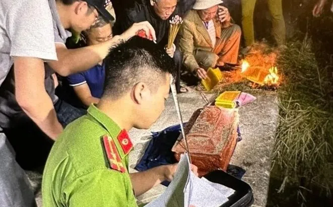 Bắt khẩn cấp đối tượng đào mộ, trộm hài cốt để tống tiền