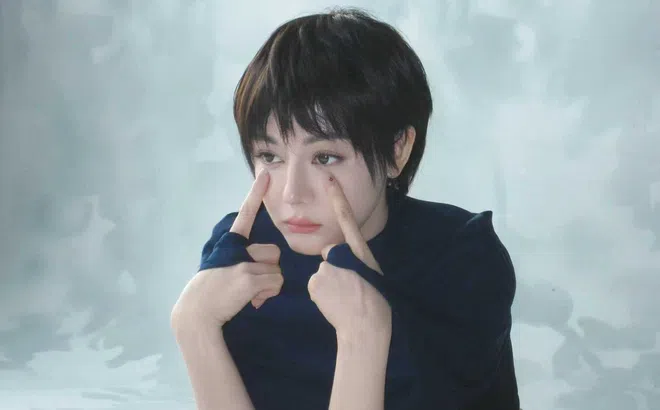 Địch Lệ Nhiệt Ba báo tin bình an sau khi bị mắc kẹt ở Dubai, fan vẫn kêu gọi rời công ty quản lý