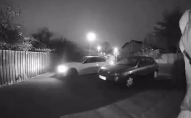 Clip: Khoảnh khắc trộm xế sang táo tợn trong 5 giây bằng thủ đoạn tinh vi