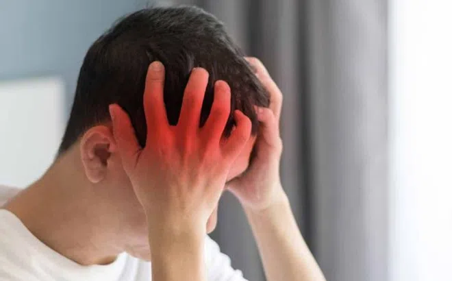 Đau đầu, người đàn ông đi khám phát hiện bệnh nguy hiểm: Bác sĩ cảnh báo 8 dấu hiệu thường bị bỏ qua