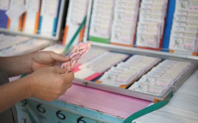 Mua chung xổ sổ trúng triệu đô nhưng mất trắng: 2 người đàn ông lao vào đánh nhau vì lý do ngỡ ngàng