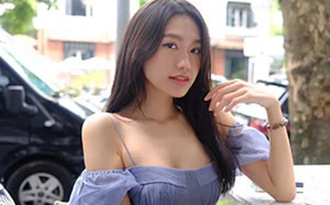Bạn gái Đoàn Văn Hậu khoe eo 58cm nhỏ nhất làng sắc đẹp Việt