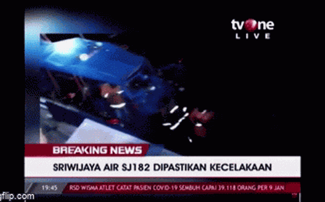 Video: Cận cảnh thuyền cứu hộ tìm kiếm máy bay Boeing 737 mất tích bí ẩn xuyên đêm