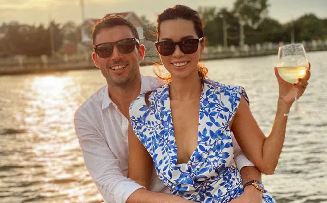 Vợ chồng siêu mẫu Hà Anh khoe khoảnh khắc ngọt ngào, ngắm hoàng hôn trên sông Sài Gòn