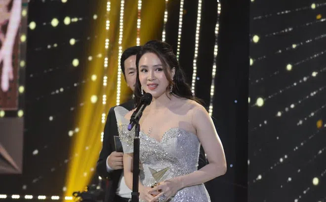 “Hoa hồng trên ngực trái” lập cú đúp, Xuân Nghị “vượt mặt” đàn anh nhận giải VTV Awards 2020