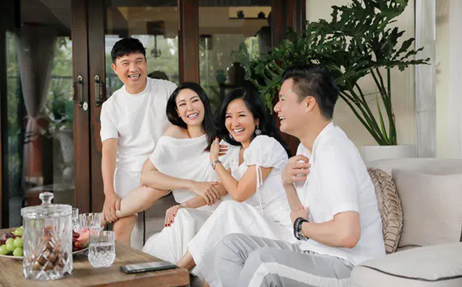 Hoa hậu Hà Kiều Anh khoe hội bạn thân 20 năm, lên đồ tông xuyệt tông sang chảnh không thua kém đội hình trẻ nào