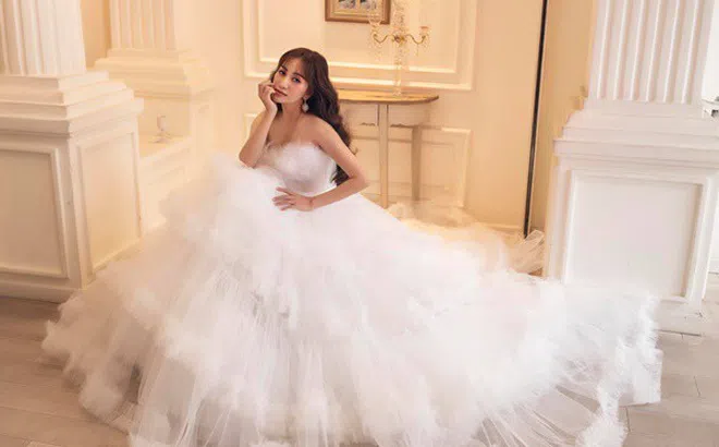 Ở tuổi 39, Khánh Thi khoe ảnh mặc váy cưới xinh như "thần tiên tỉ tỉ" khiến dân tình ngẩn ngơ