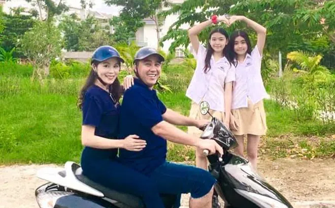 Kỷ niệm ngày cưới, Quyền Linh khoe khoảnh khắc “15 năm chung nhà, chung xe và chung một tình yêu”