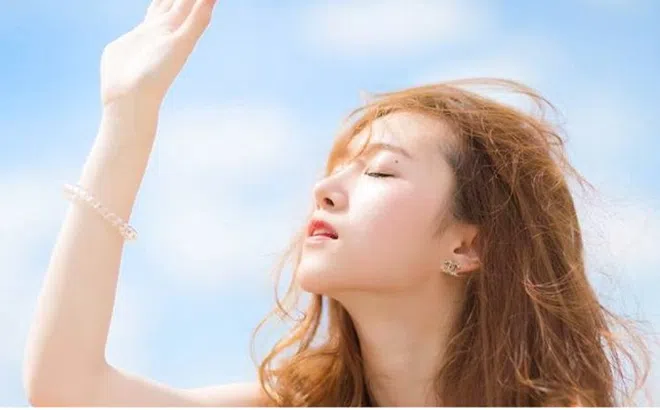 Cảnh báo 4 thói quen trước khi đi ngủ vô tình làm tóc gãy rụng, xấu đi trông thấy